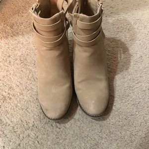 Beige boots